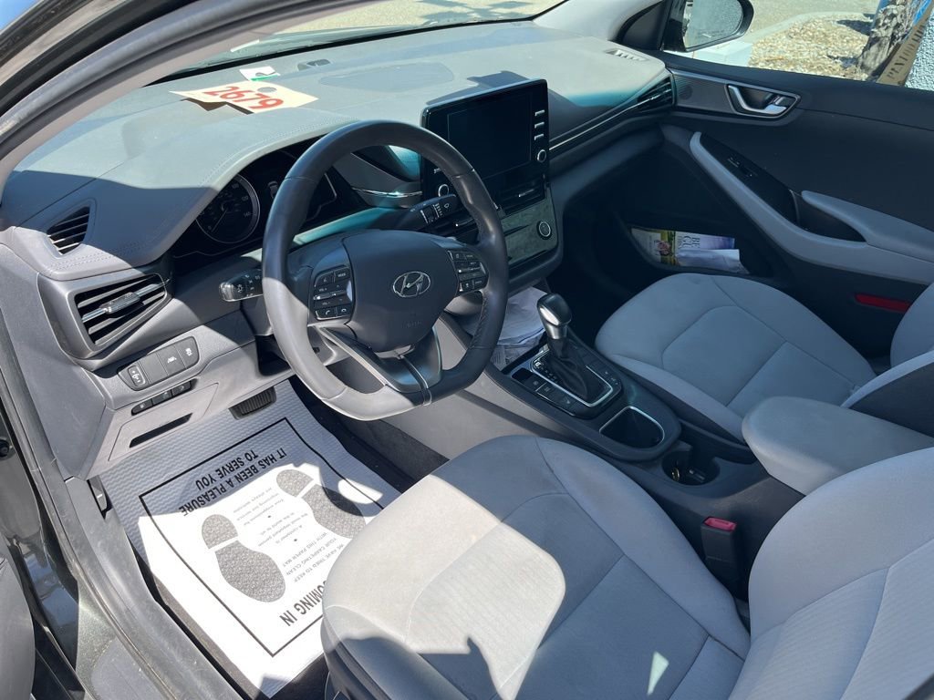 Used 2022 Hyundai Ioniq SE FWD image 4