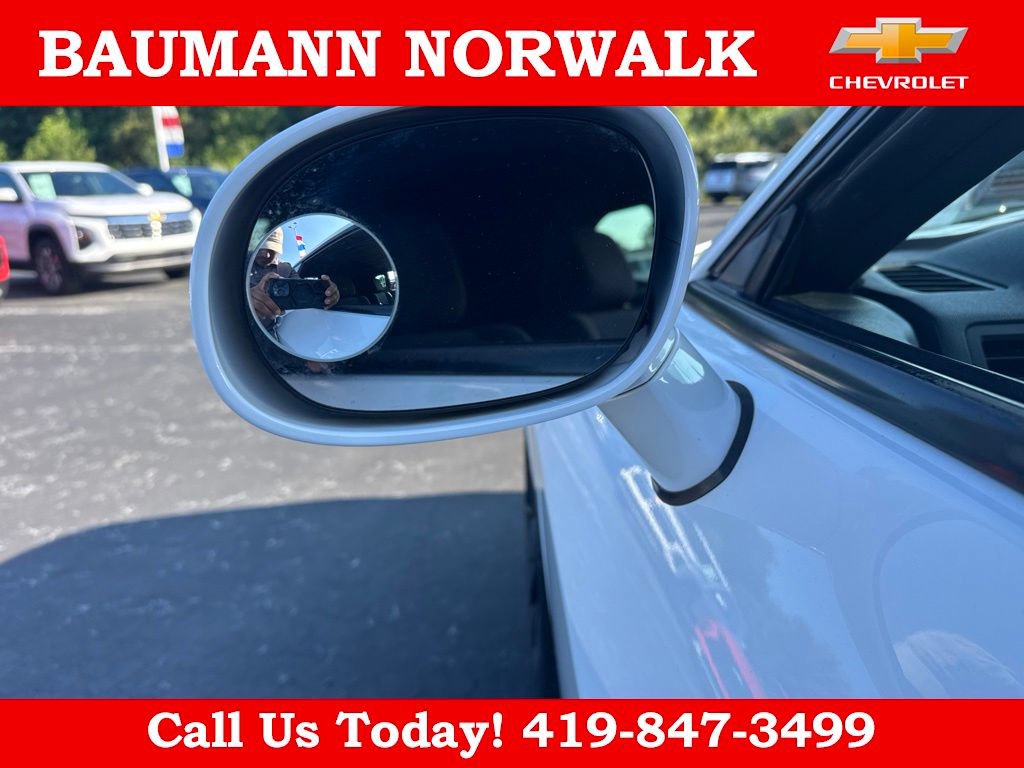 Used 2013 Dodge Challenger SXT RWD image 13
