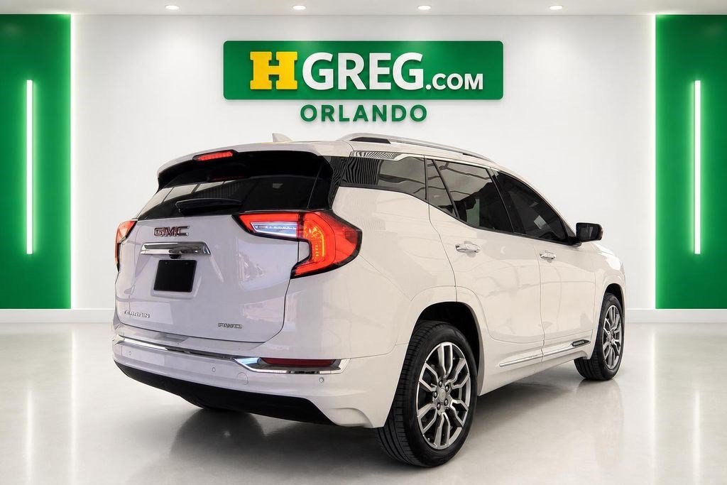 Used 2022 GMC Terrain Denali w/ Denali Premium Package AWD/4WD image 2