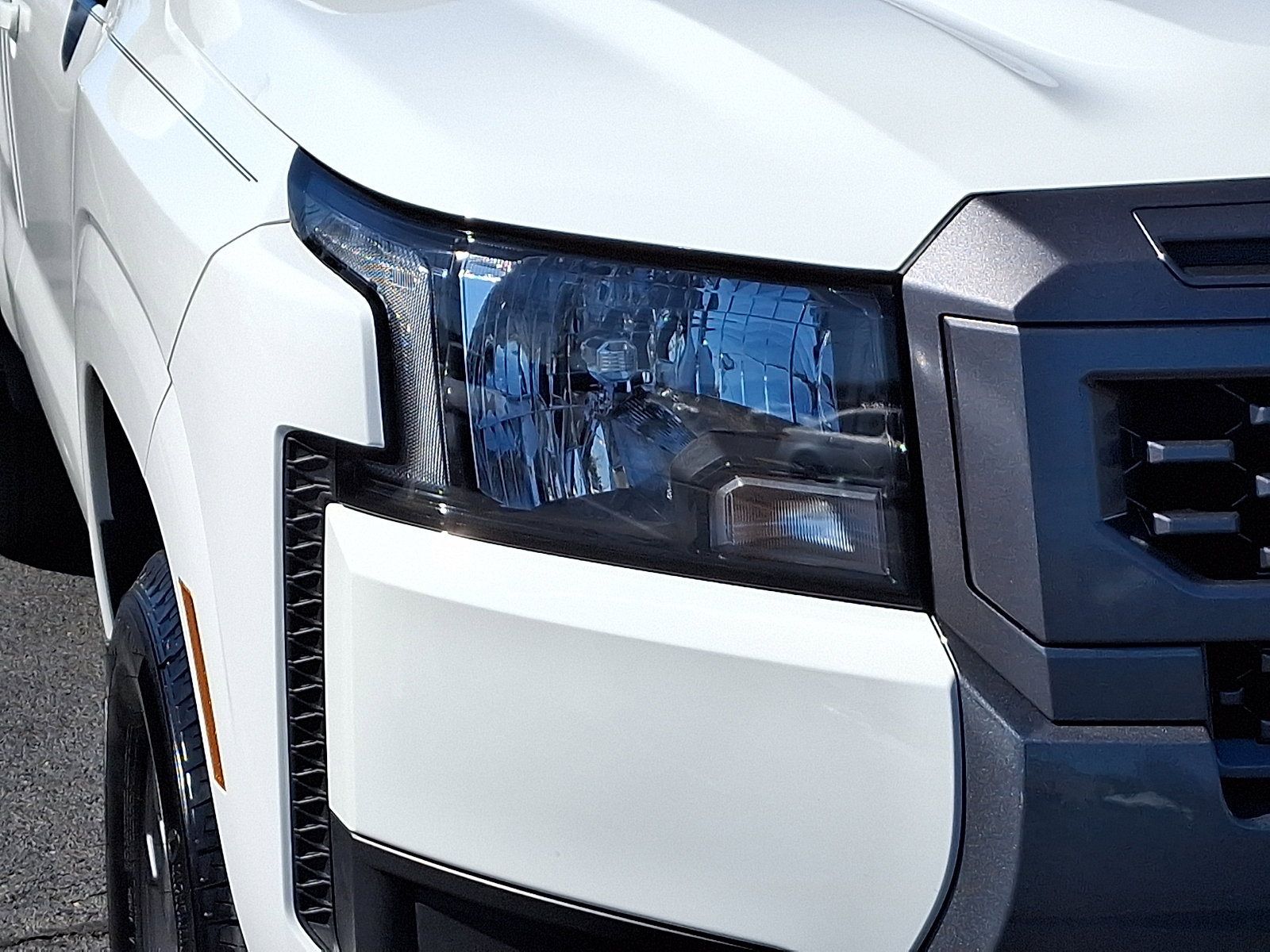 Used 2025 Nissan Frontier SV image 9