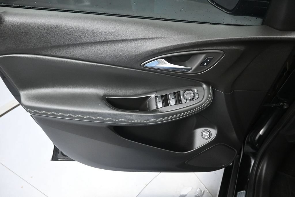 Used 2023 Buick Encore GX Select w/ Sport Touring Package FWD image 23