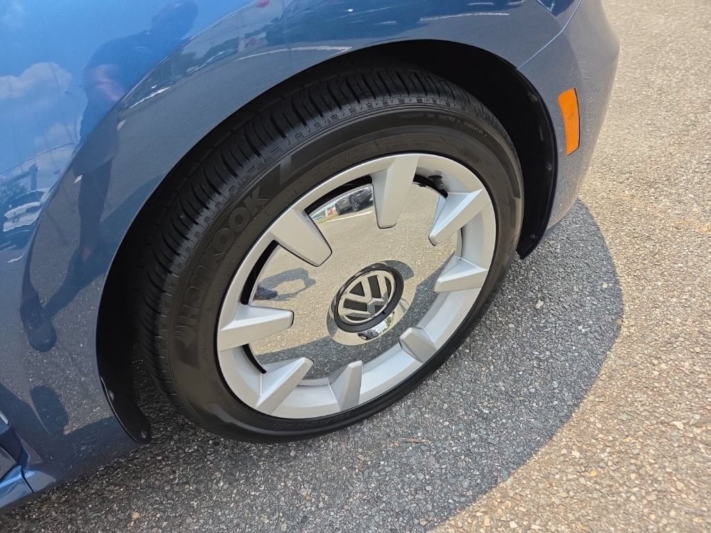 Used 2018 Volkswagen Beetle 2.0T SE FWD image 18