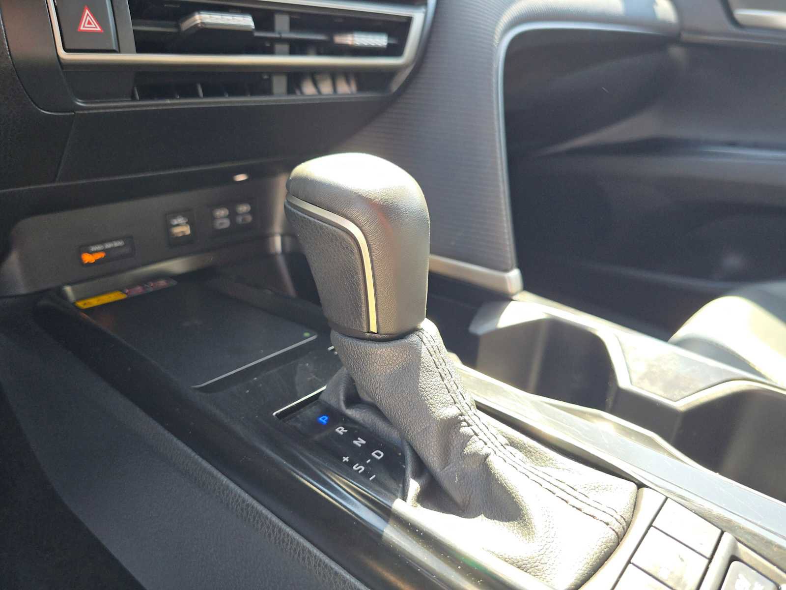 Used 2025 Toyota Camry SE FWD image 33