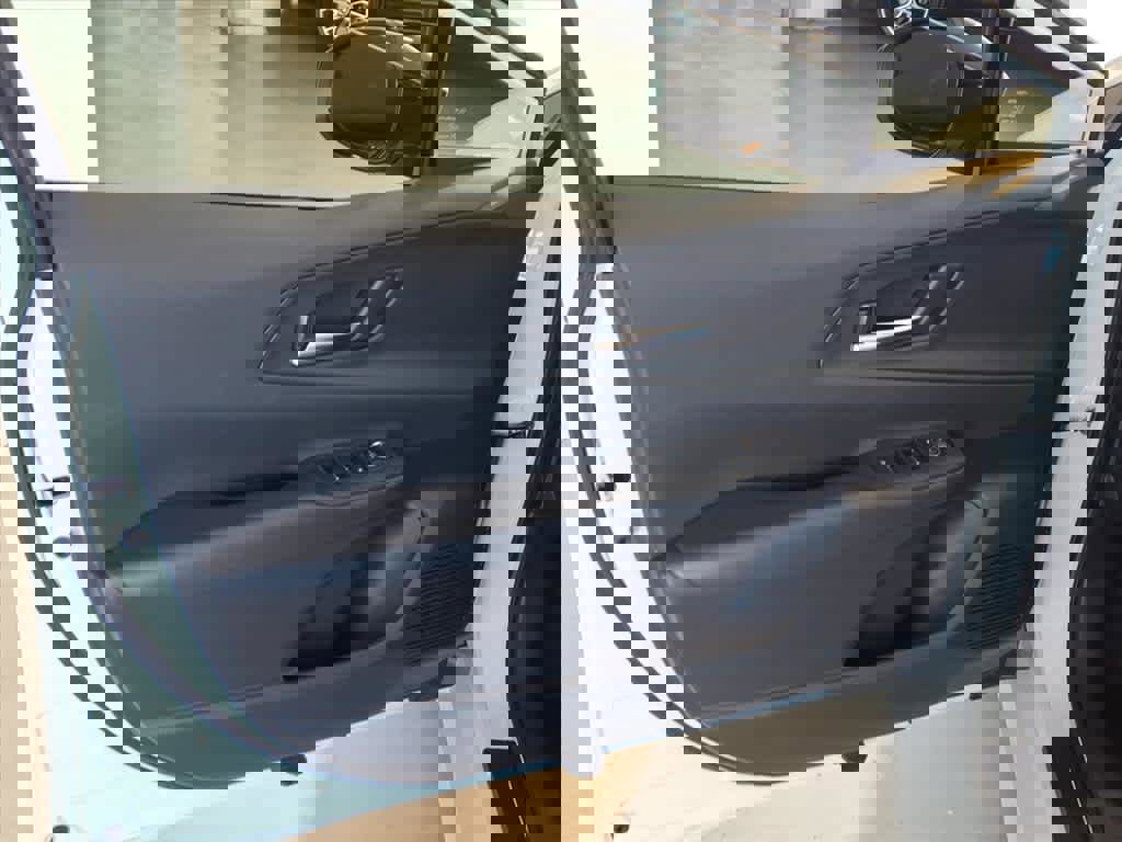 Used 2025 Toyota Prius AWD image 10