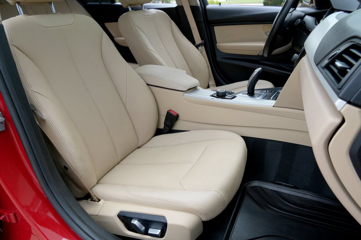 Used 2018 BMW 320i Sedan w/ Convenience Package RWD image 8
