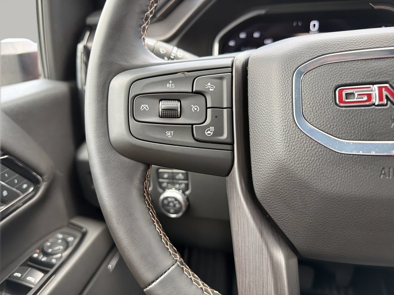 Used 2024 GMC Sierra 3500 AT4 w/ AT4 Premium Plus Package AWD/4WD image 27