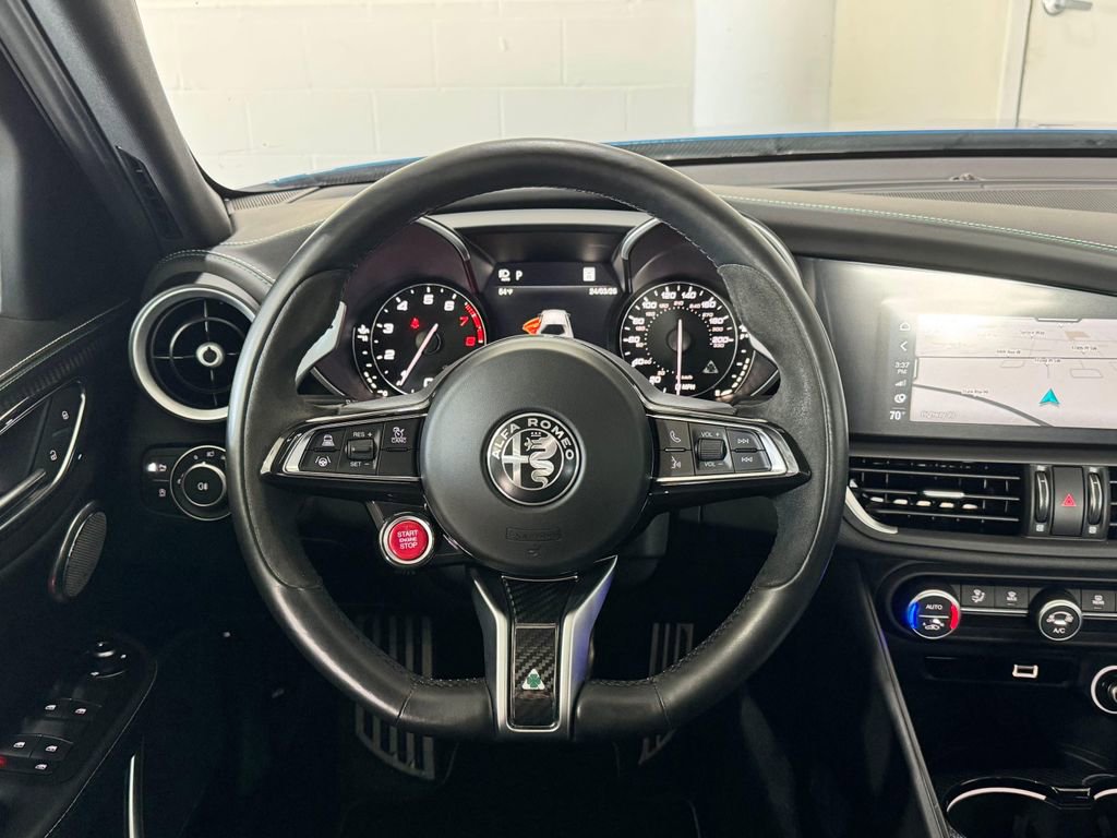 Used 2020 Alfa Romeo Giulia Quadrifoglio image 10