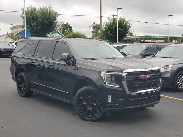 Certified 2023 GMC Yukon XL SLT w/ SLT Premium Package AWD/4WD image 32