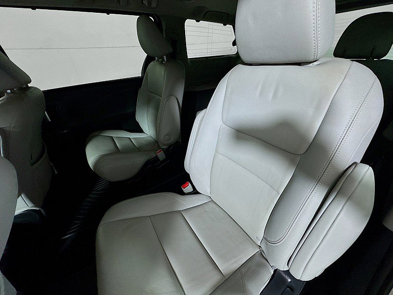 Used 2020 Toyota Sienna Limited Premium image 24
