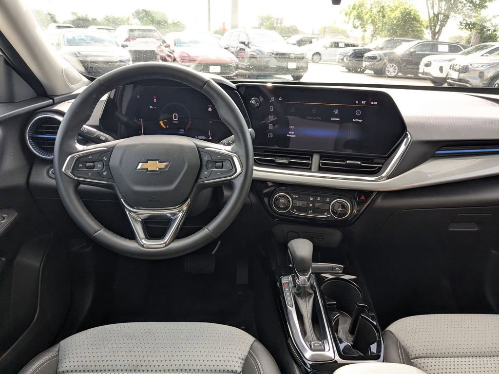 Used 2025 Chevrolet Trax LT w/ LT Convenience Package image 26