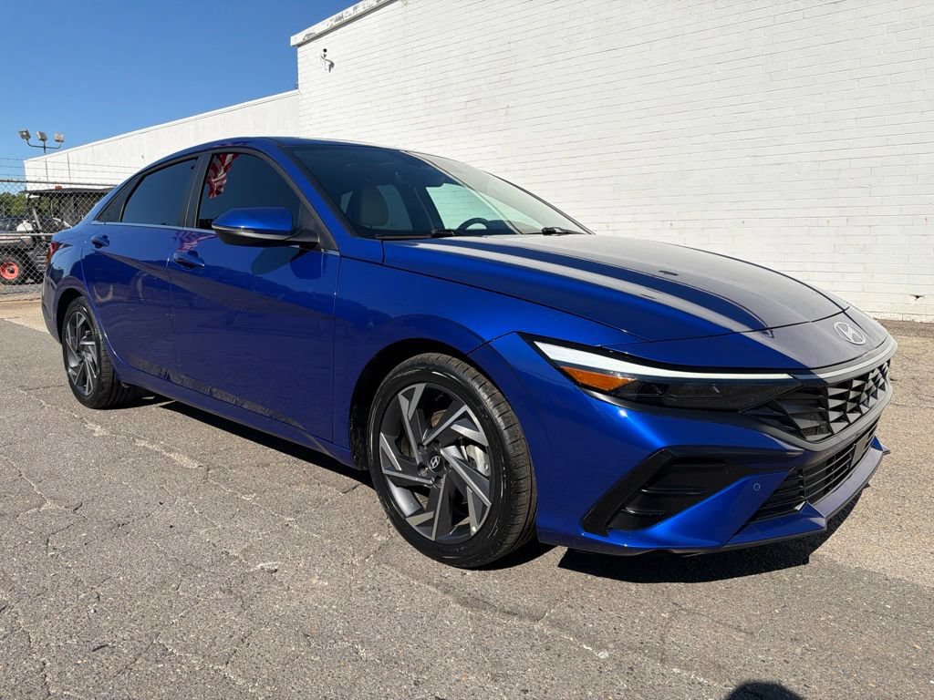 Used 2024 Hyundai Elantra Limited FWD image 9