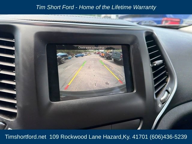 Used 2019 Jeep Cherokee Latitude Plus w/ Comfort/Convenience Group AWD/4WD image 9