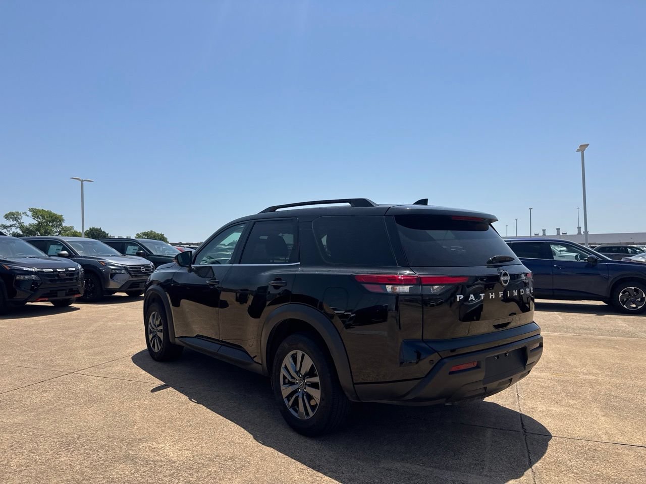 Certified 2025 Nissan Pathfinder SV FWD image 16