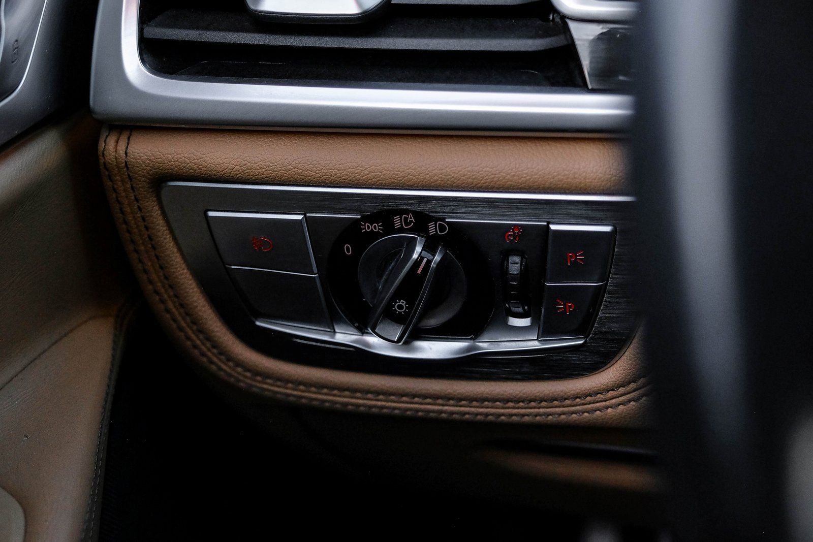 Used 2016 BMW 750i xDrive image 31