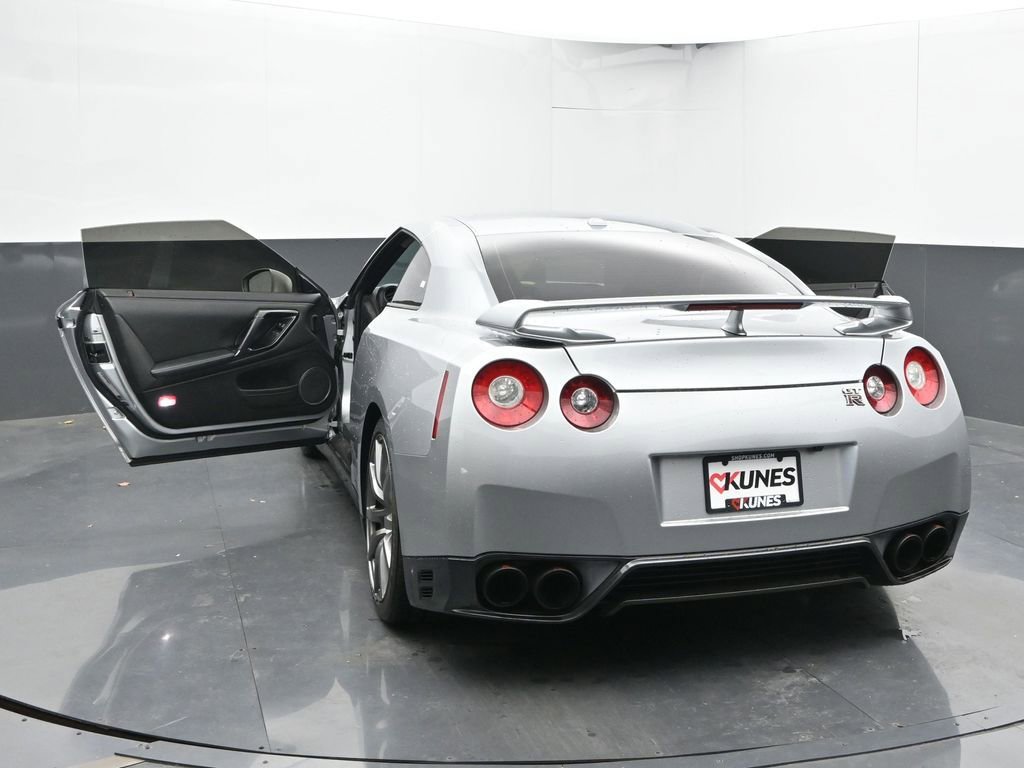 Used 2012 Nissan GT-R Premium image 56