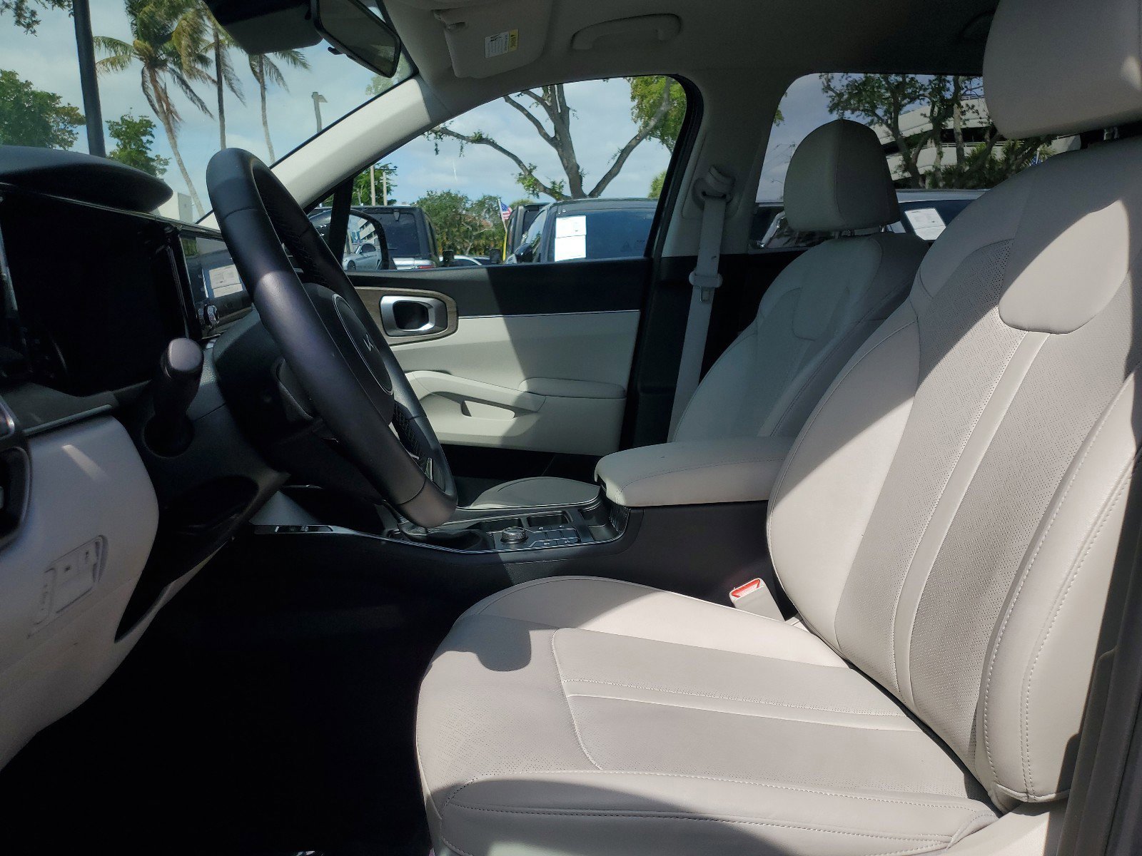 Used 2023 Kia Sorento S image 10