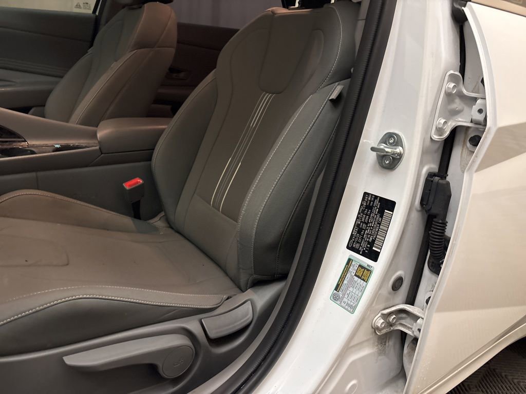 Used 2024 Hyundai Elantra SEL w/ Convenience Package image 11