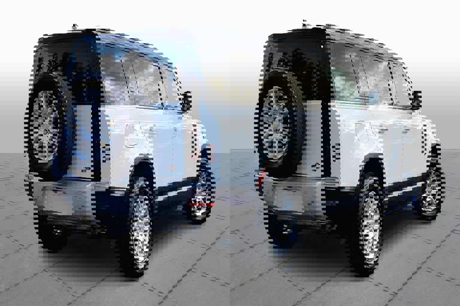 Used 2023 Land Rover Defender 110 S image 11