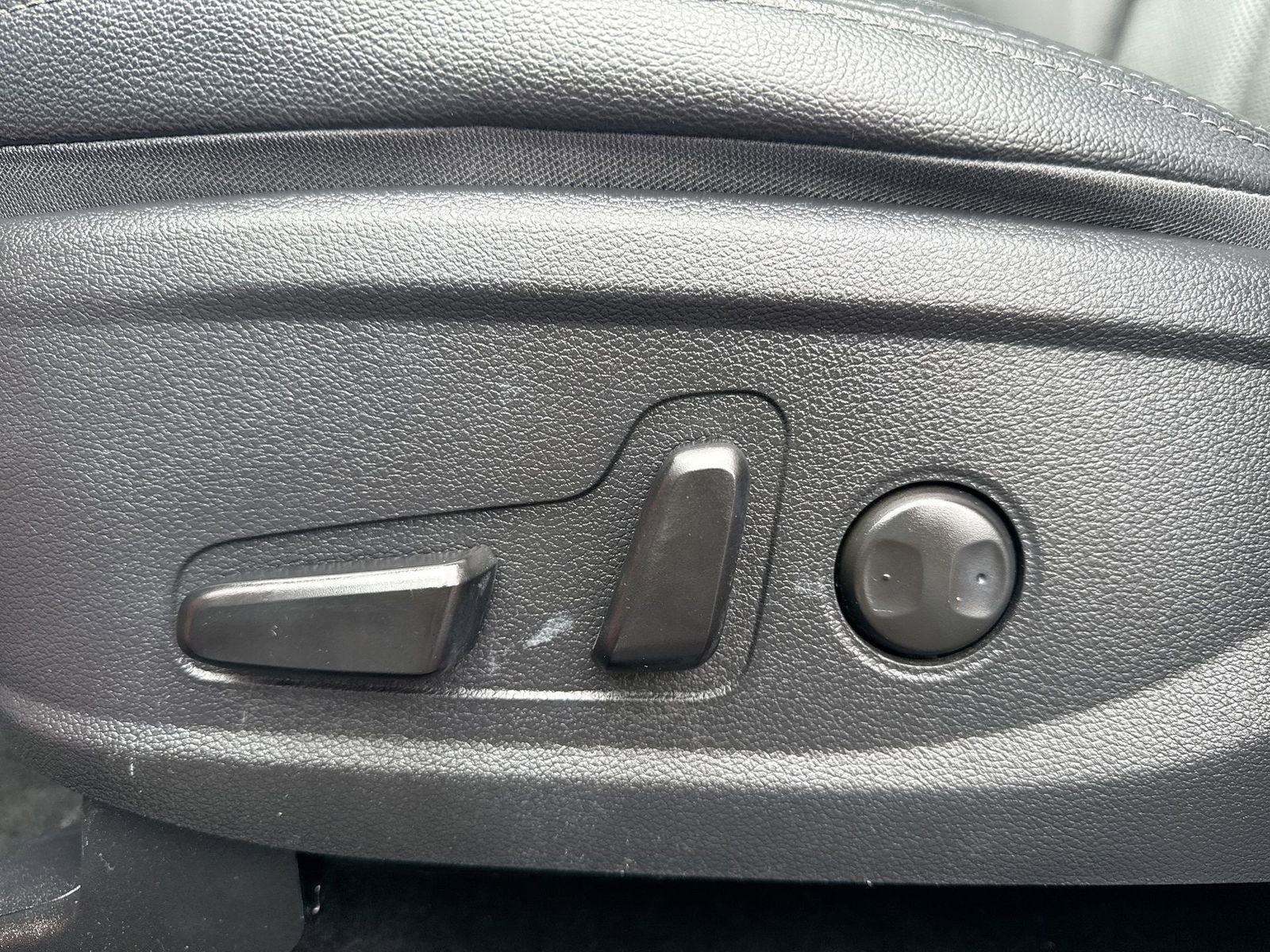 Used 2020 Hyundai Santa Fe SEL image 13