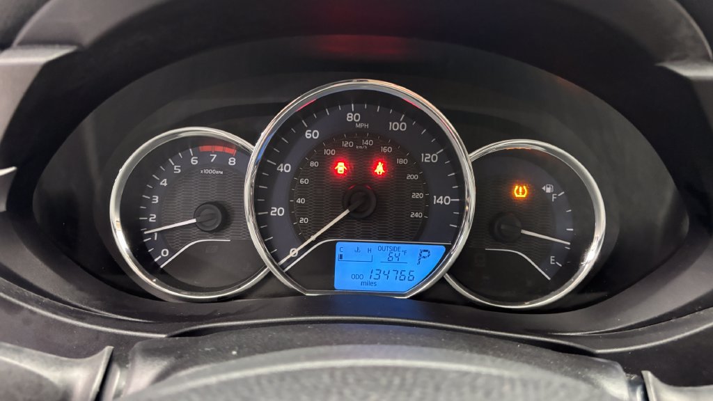 Used 2014 Toyota Corolla LE FWD image 19