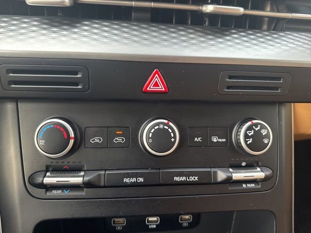 Certified 2022 Kia Carnival LX image 28