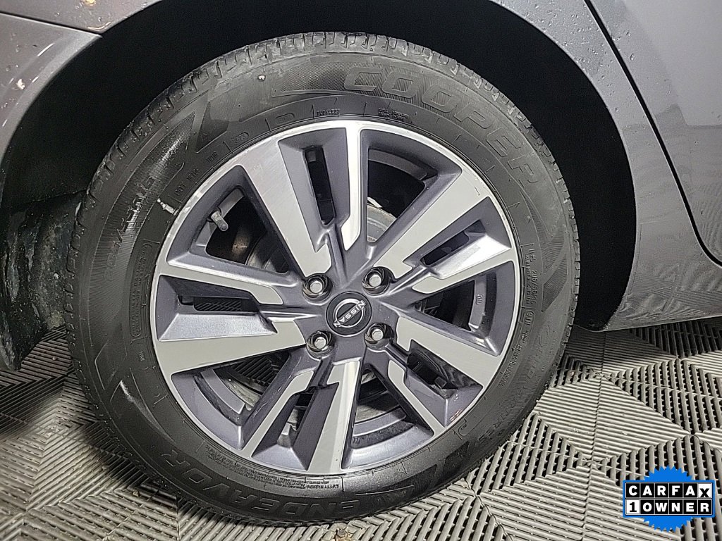 Used 2023 Nissan Versa SV image 9