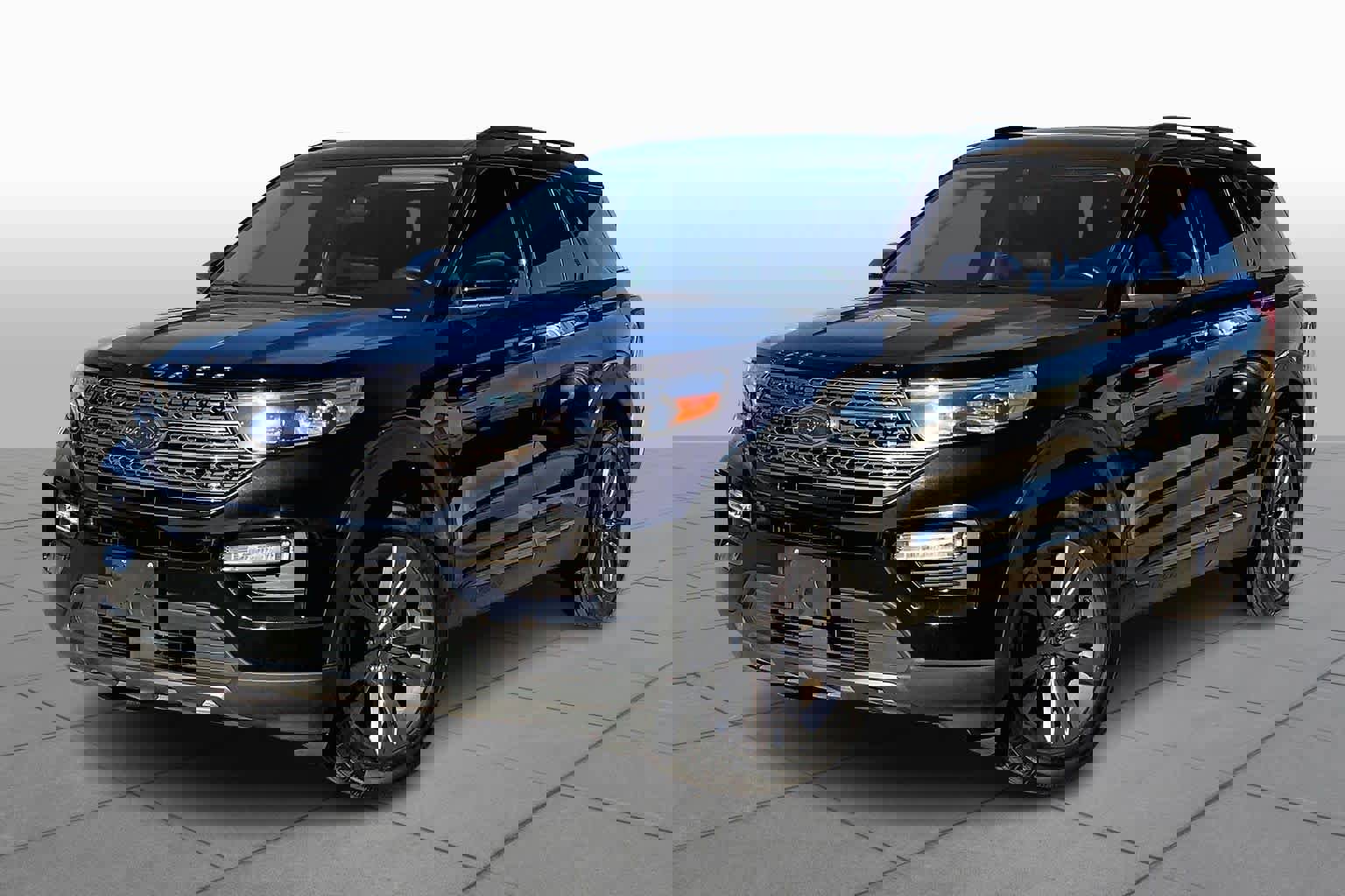 Used 2022 Ford Explorer XLT w/ Equipment Group 202A image 1