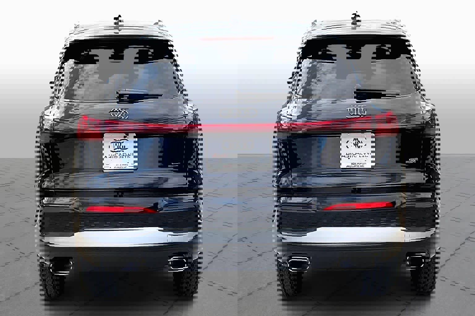 Certified 2025 Audi Q5 Premium w/ Convenience Package image 4