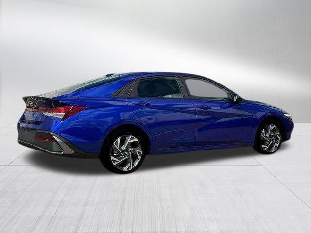 New 2025 Hyundai Elantra Sport FWD image 17