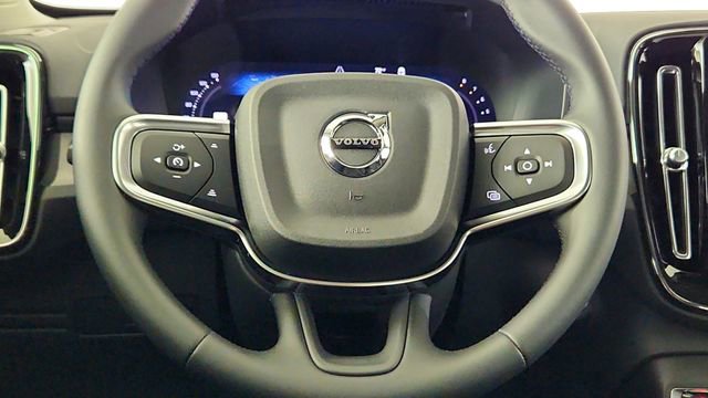 New 2026 Volvo XC40 B5 Core w/ Climate Package AWD/4WD image 24