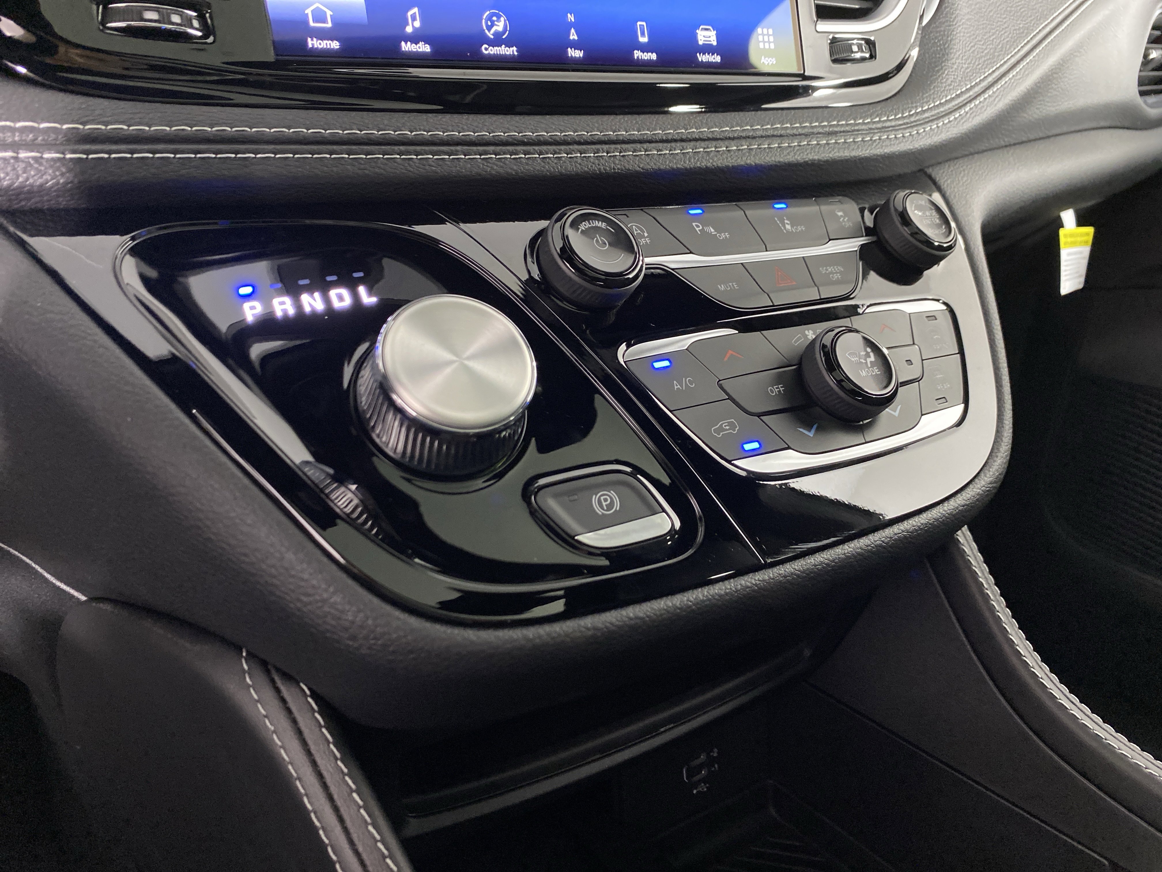 New 2026 Chrysler Pacifica Limited w/ S Appearance Package image 28