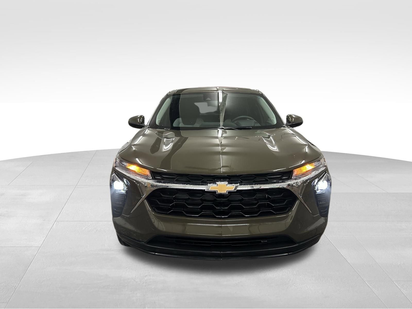 Used 2024 Chevrolet Trax LS w/ LS Convenience Package image 9