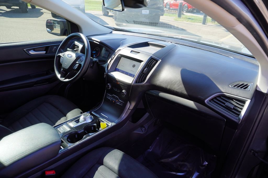Used 2020 Ford Edge SE image 30