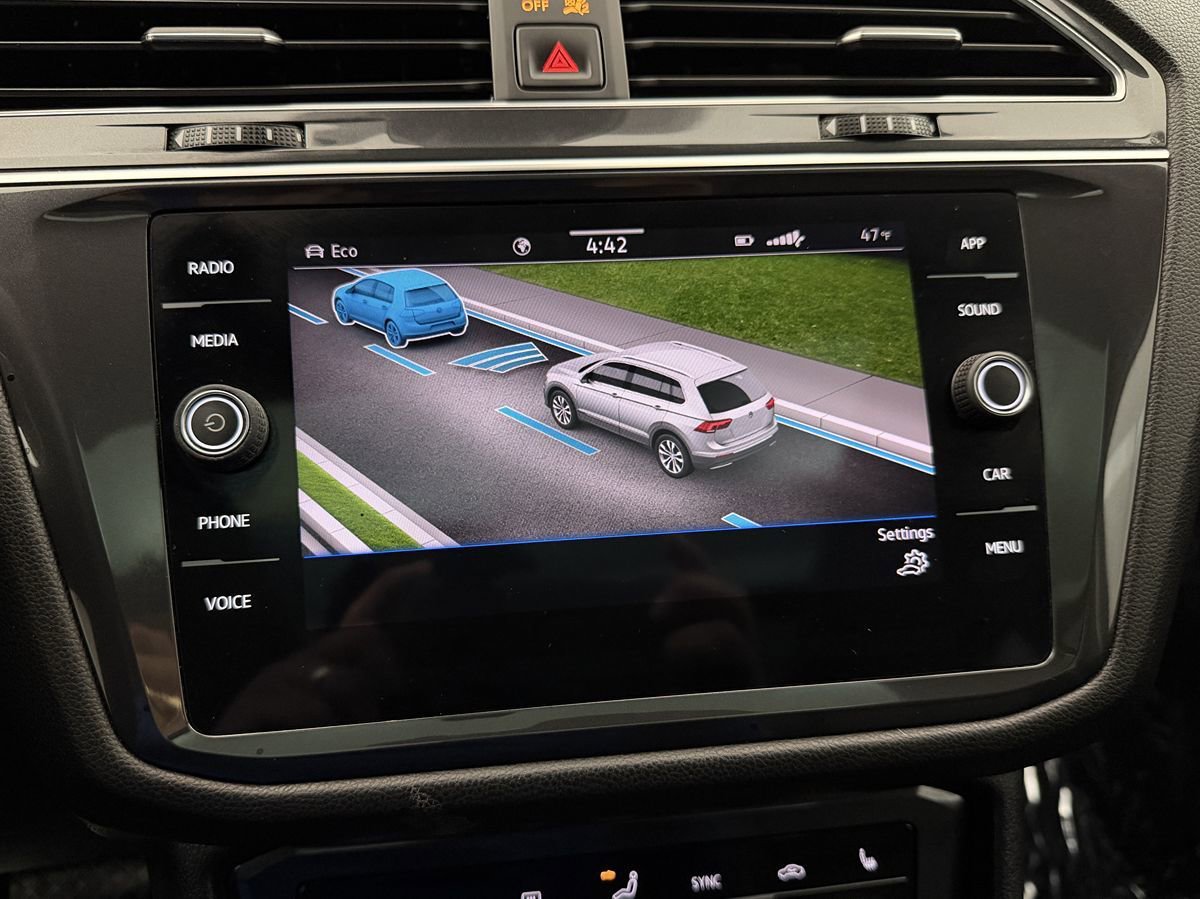 Used 2022 Volkswagen Tiguan SE AWD/4WD image 17