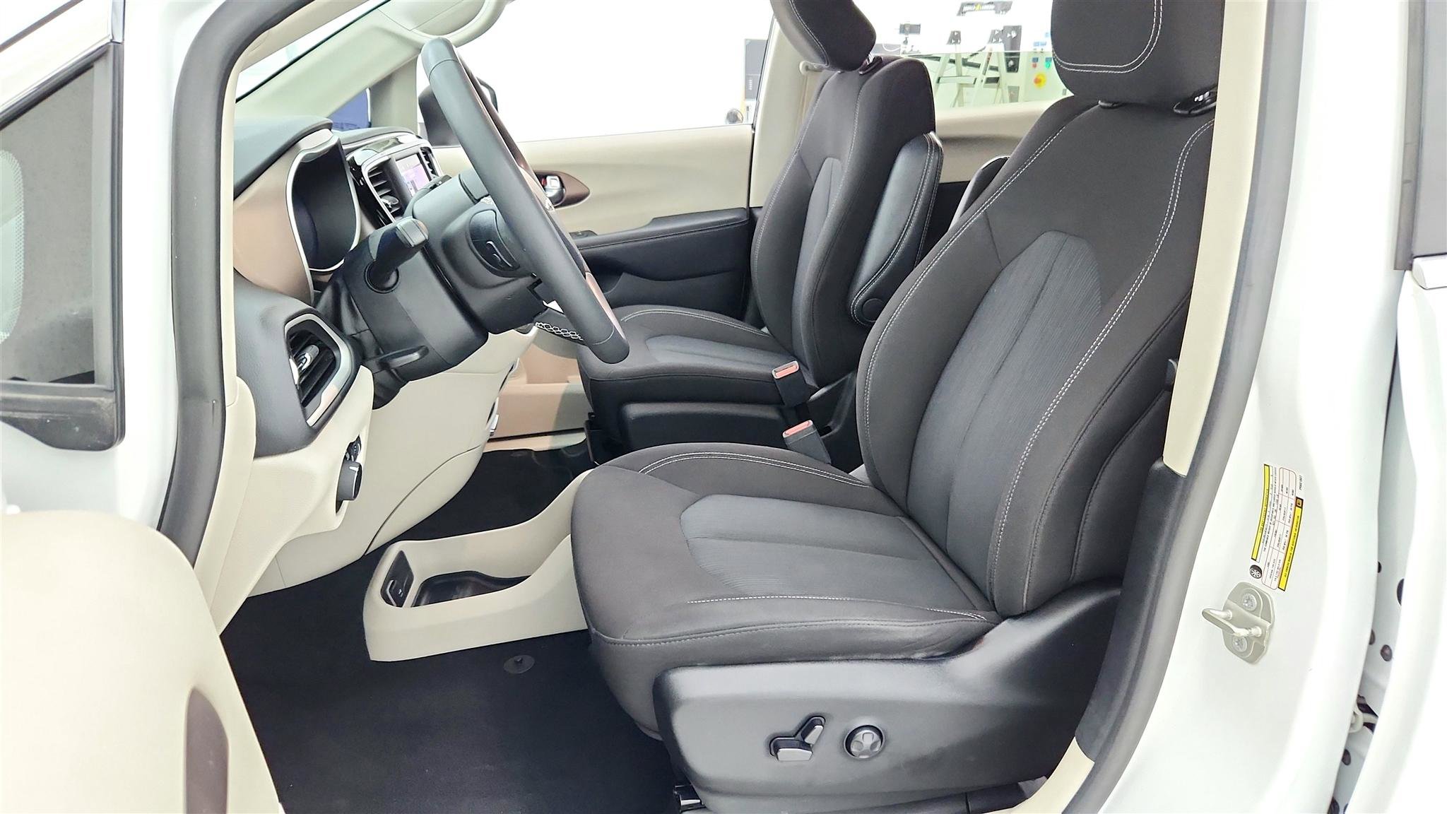 Used 2023 Chrysler Voyager LX FWD image 26
