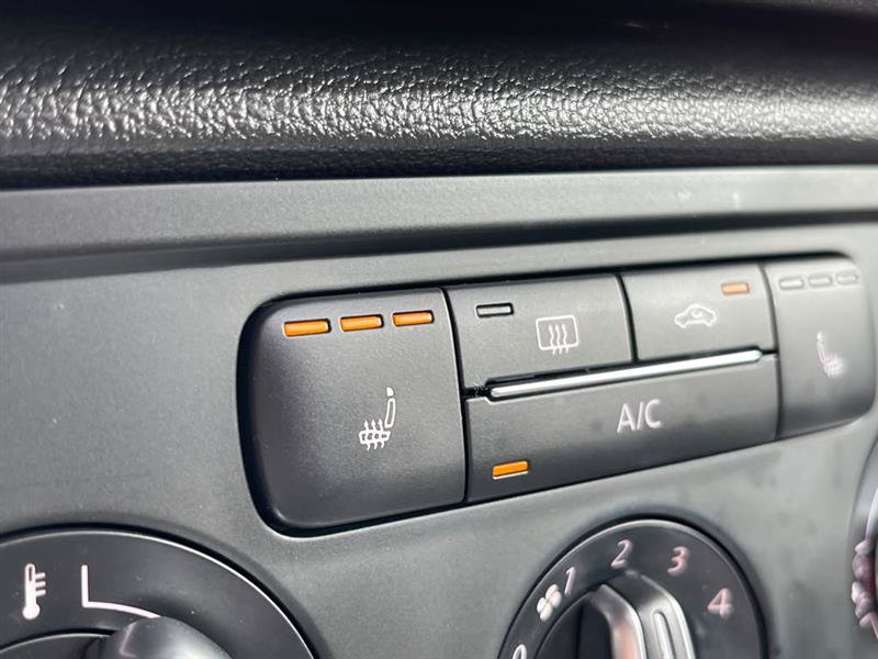 Used 2013 Volkswagen Beetle TDI FWD image 22