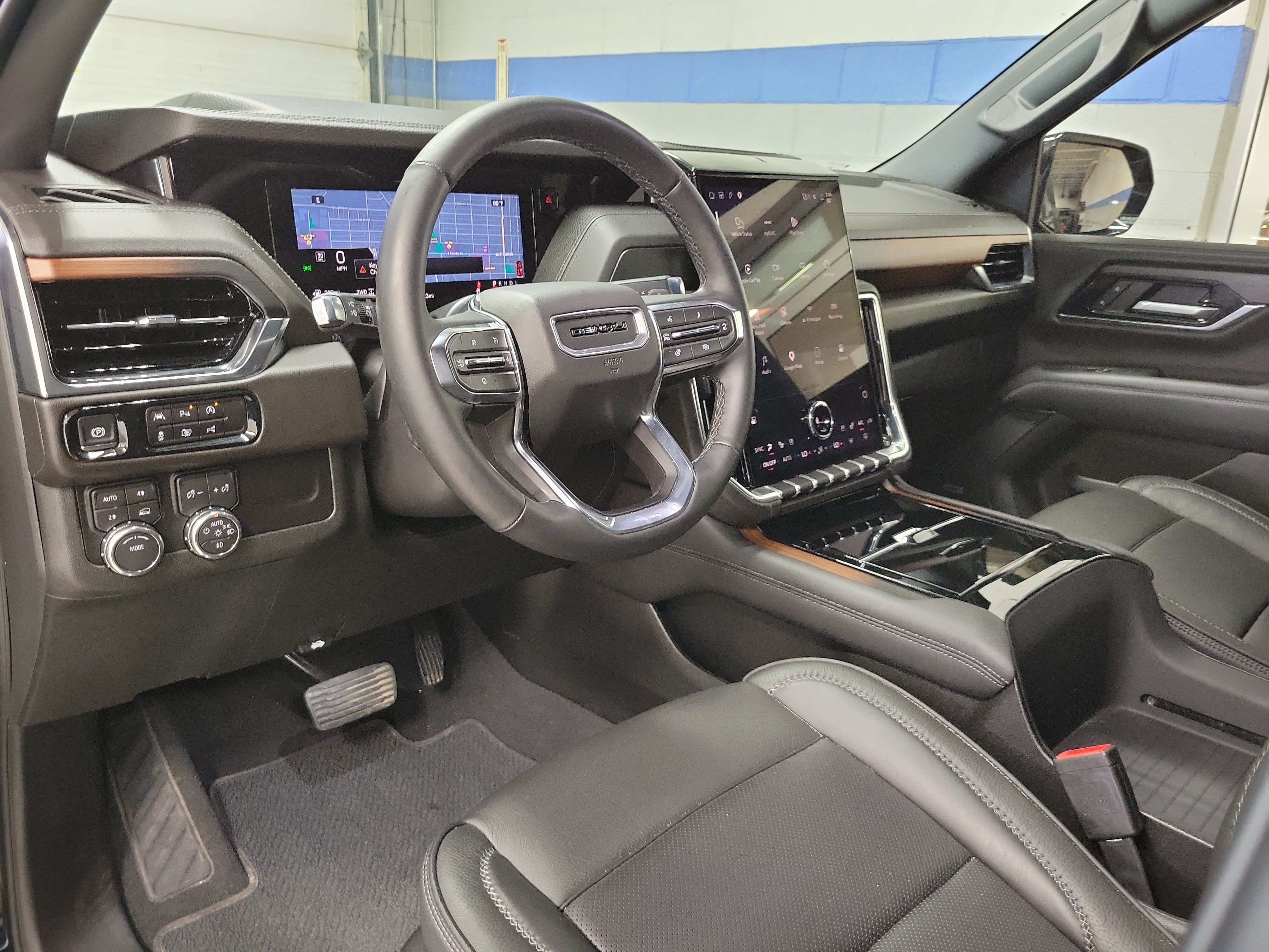 Used 2026 GMC Yukon Denali w/ Sun & Power Step Package AWD/4WD image 12