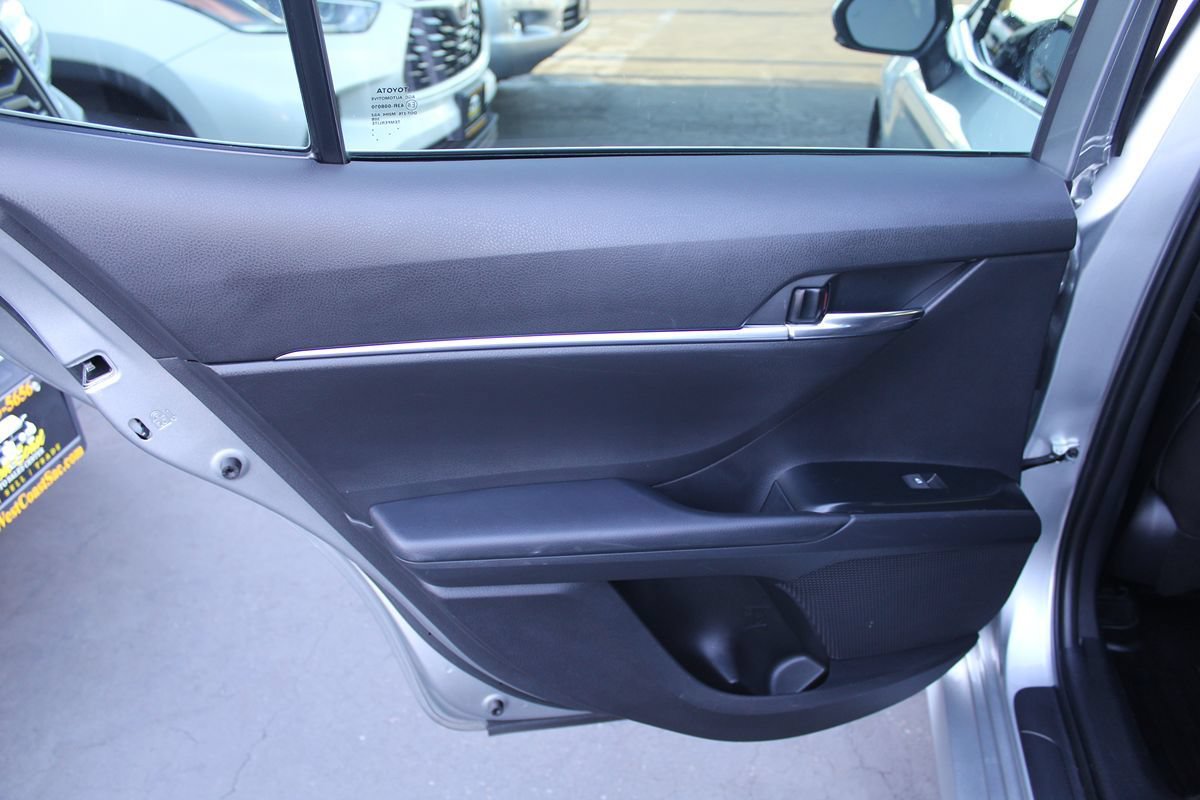 Used 2020 Toyota Camry LE FWD image 17
