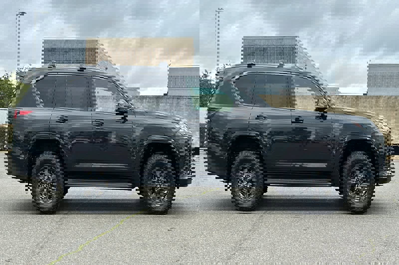 New 2025 Lexus LX 700h Overtrail image 6