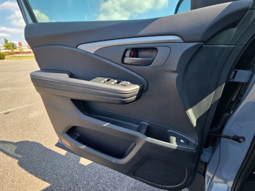 Used 2025 Honda Ridgeline Sport image 29