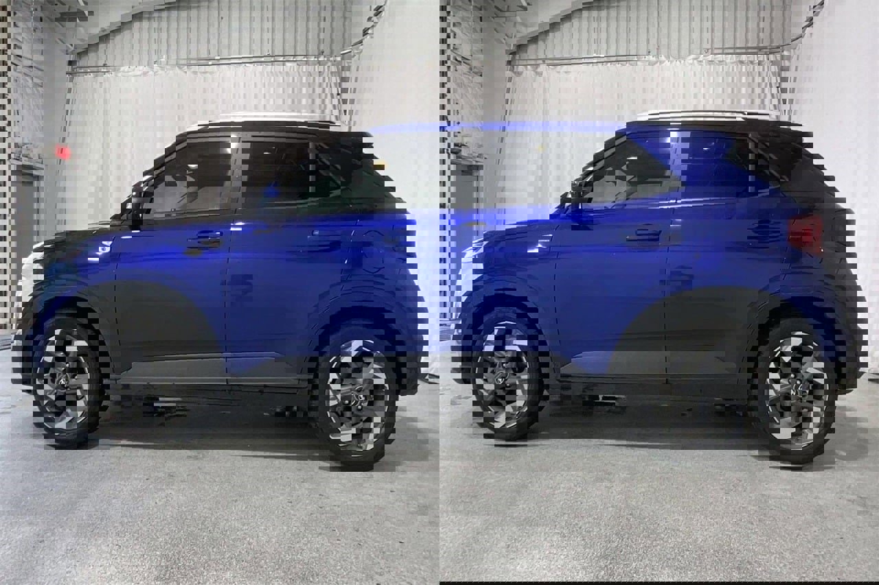 Used 2025 Hyundai Venue Limited image 26