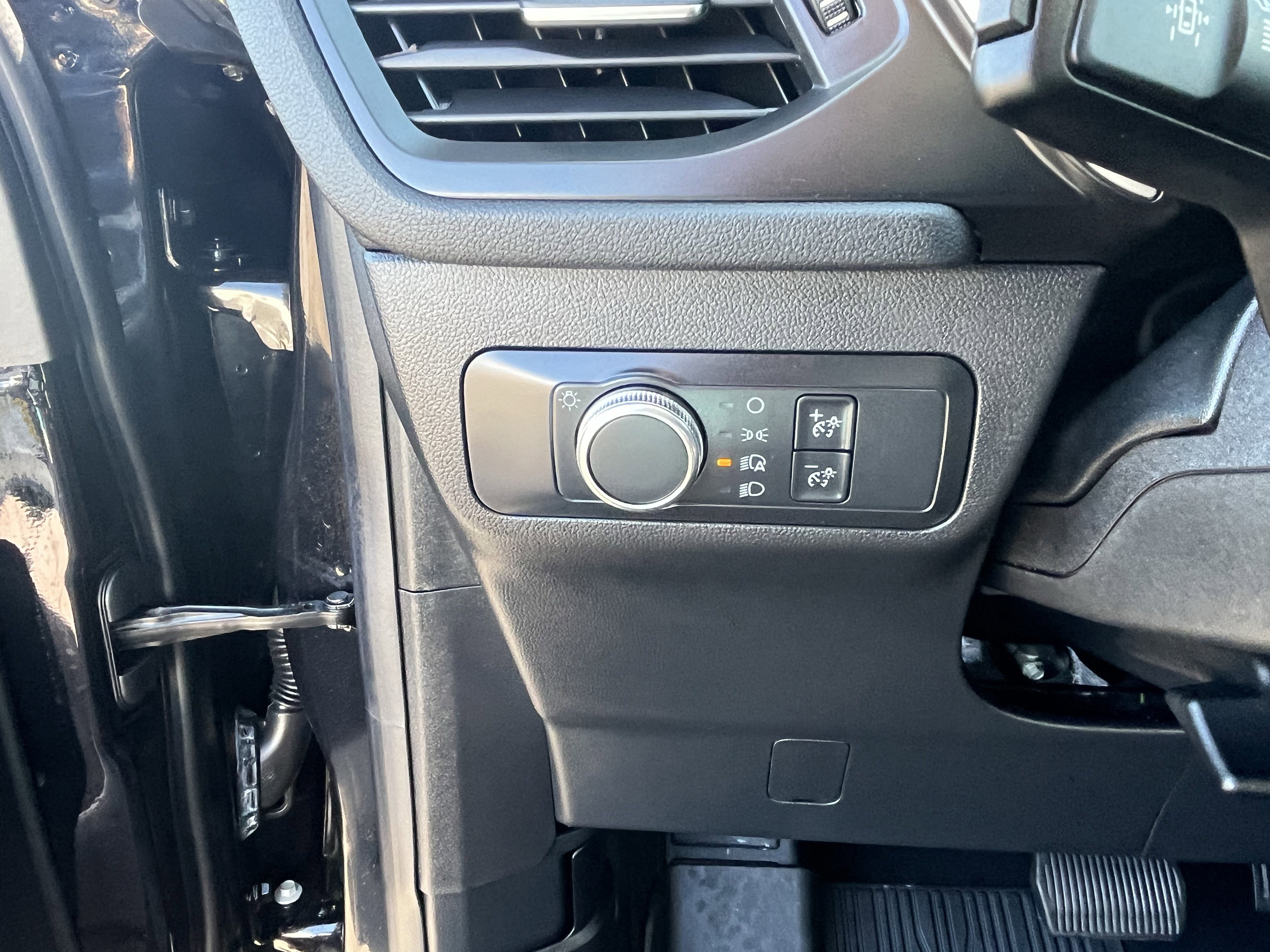 Used 2020 Ford Escape SE FWD image 25