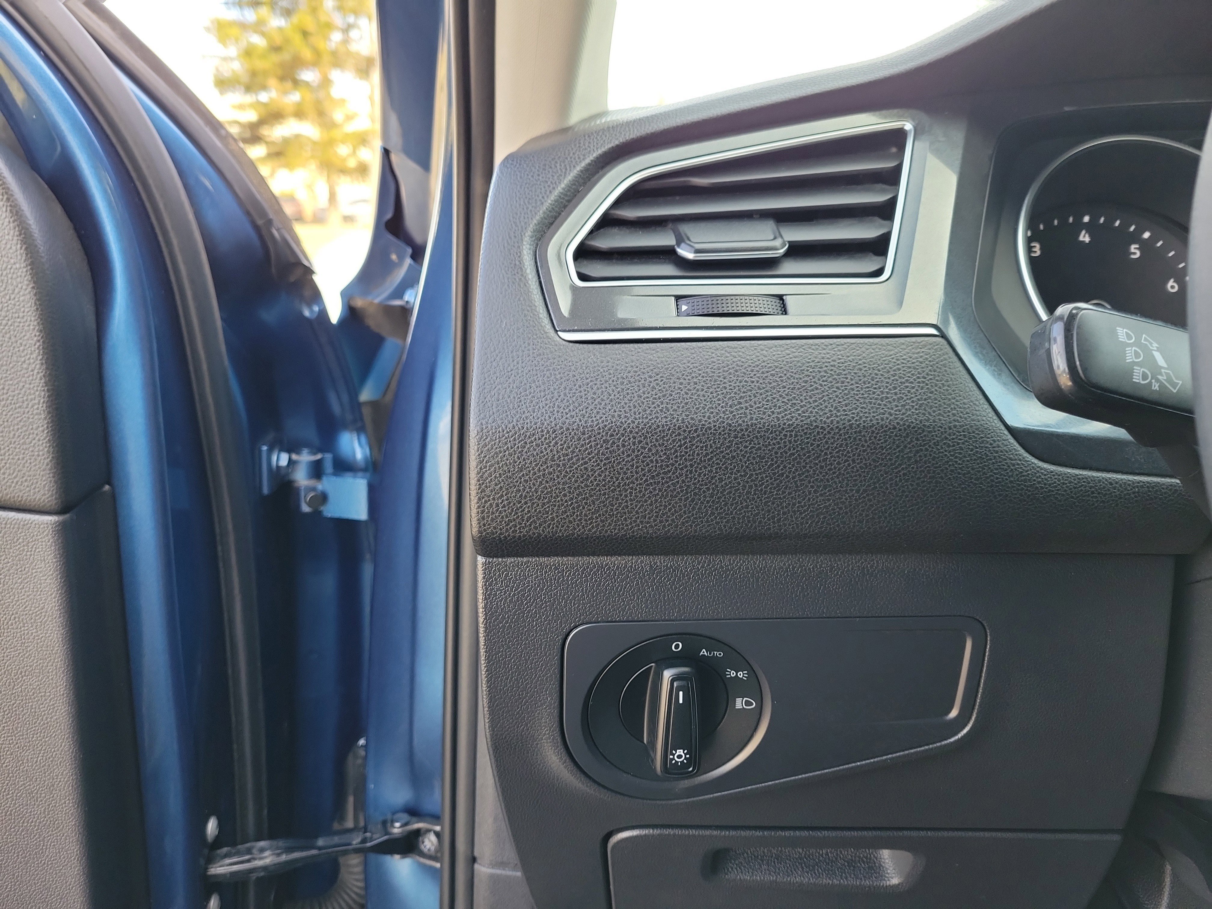 Used 2020 Volkswagen Tiguan S image 20