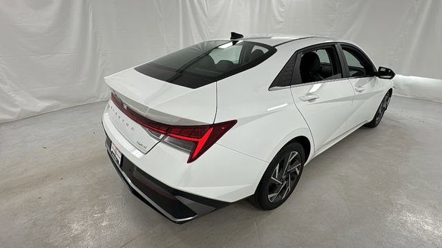 Used 2024 Hyundai Elantra Limited image 3