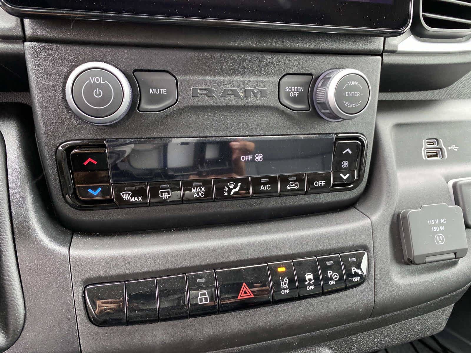 Used 2025 RAM ProMaster 3500 w/ Quick Order Package 22H SLT+ FWD image 15