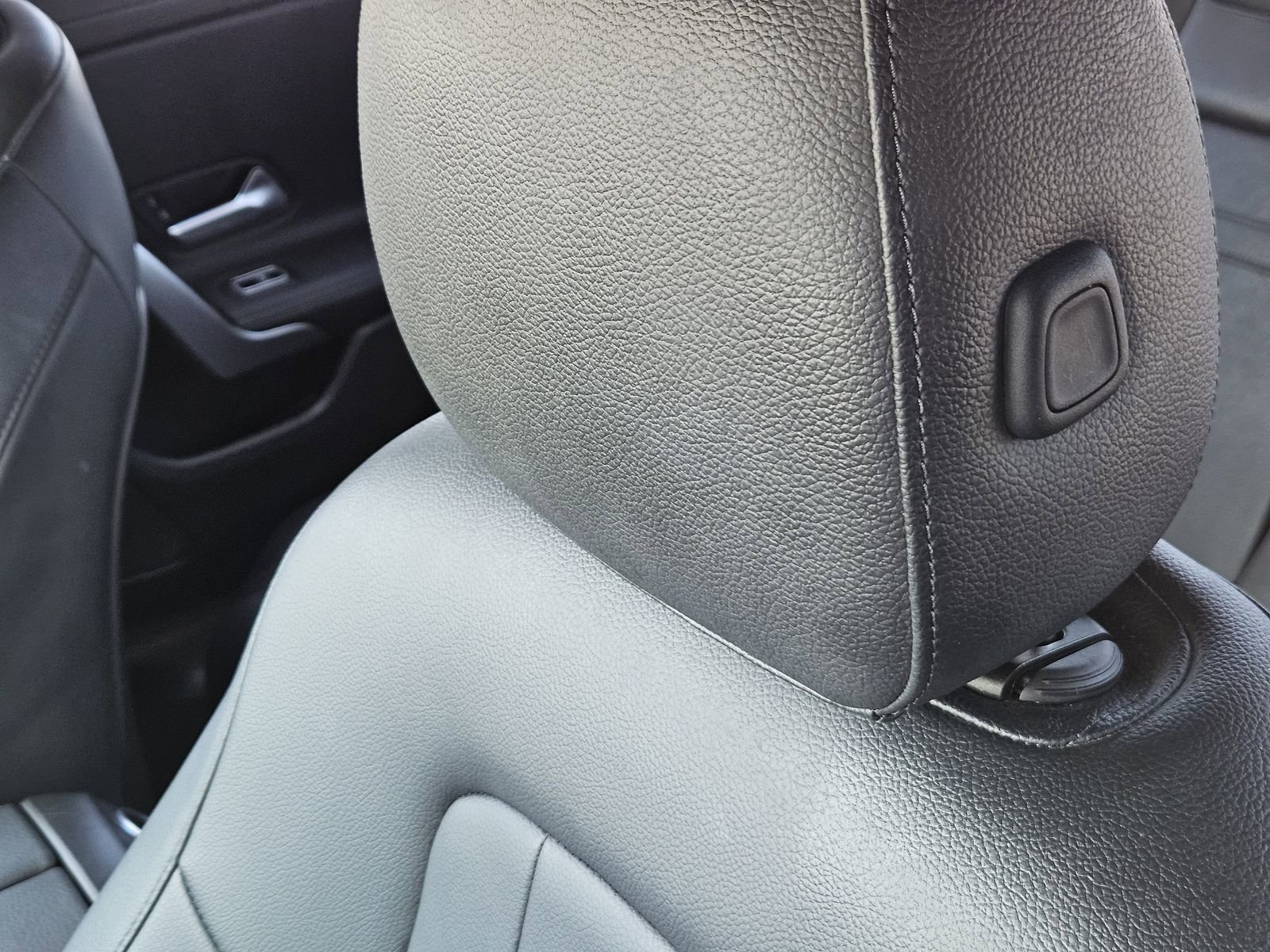 Used 2023 Mercedes-Benz CLA 250 image 33