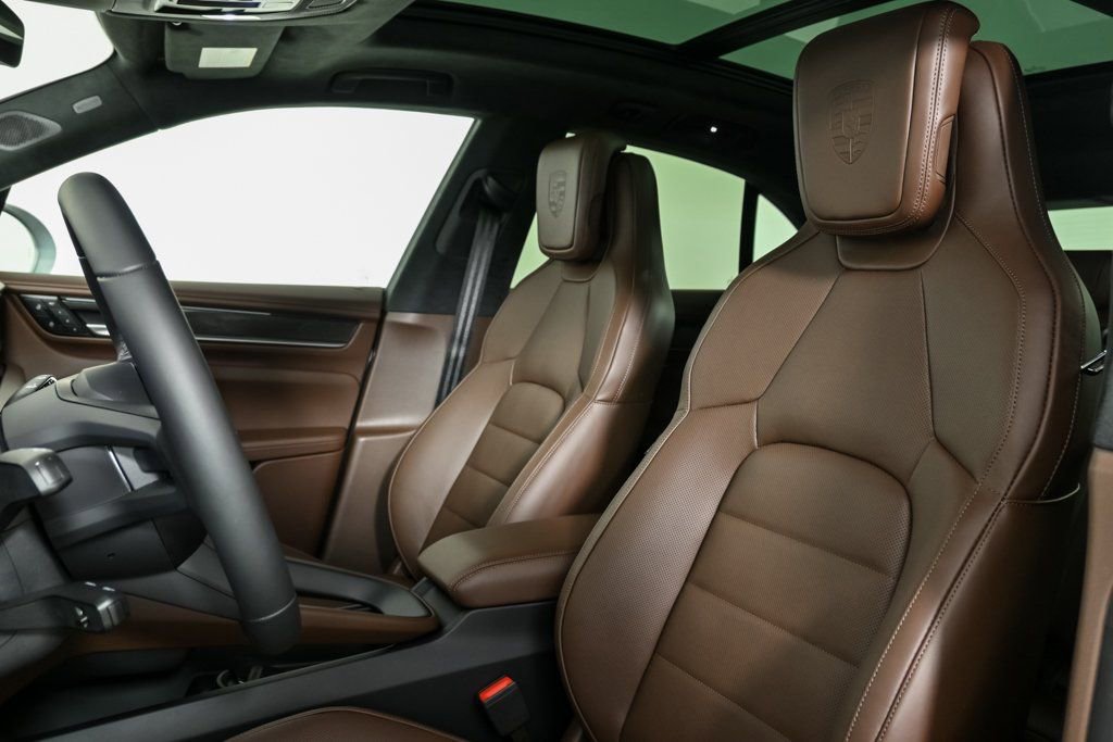 New 2025 Porsche Macan Turbo Electric image 5