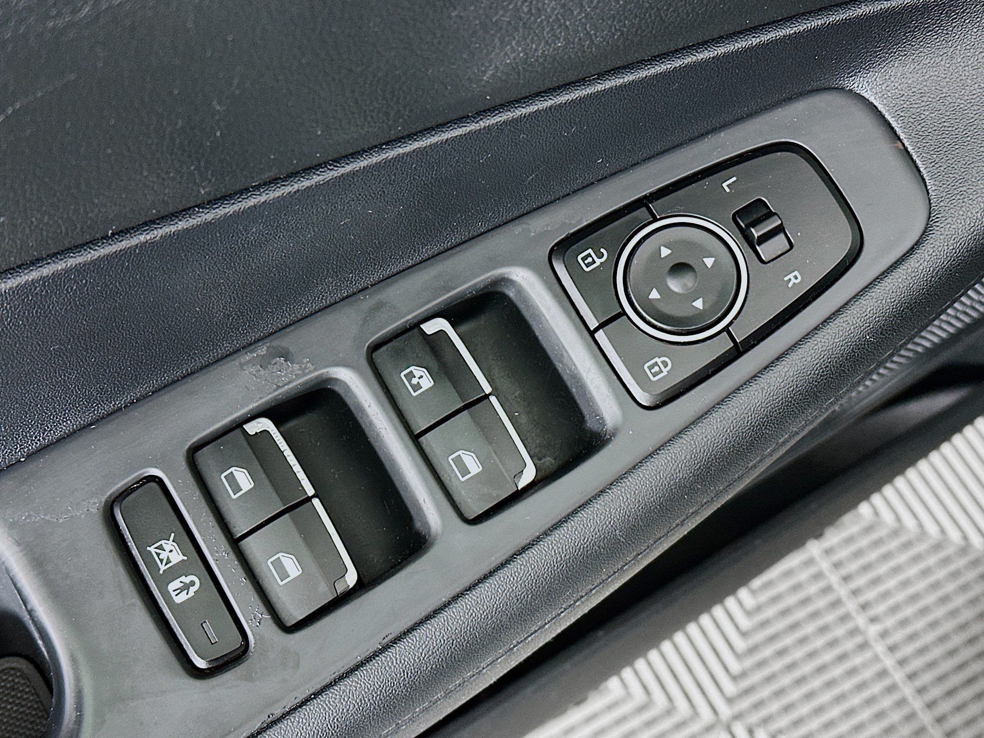Used 2019 Hyundai Santa Fe SE FWD image 15