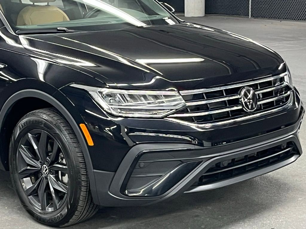 Used 2024 Volkswagen Tiguan SE w/ Panoramic Sunroof Package image 40