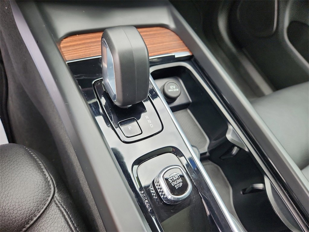 Used 2023 Volvo XC60 B5 Plus image 15